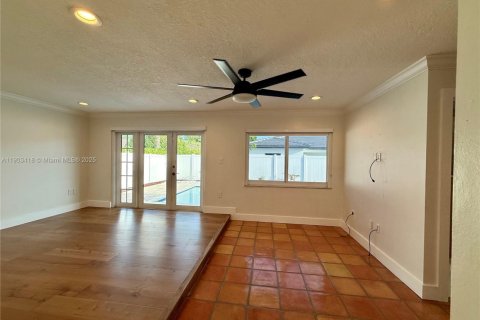Casa en alquiler en Miami, Florida, 5 dormitorios, 230.86 m2 № 1954399 - foto 9
