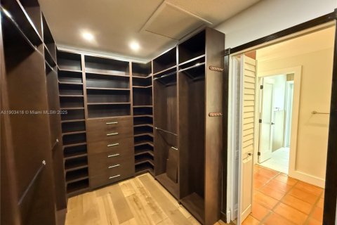 Casa en alquiler en Miami, Florida, 5 dormitorios, 230.86 m2 № 1954399 - foto 14