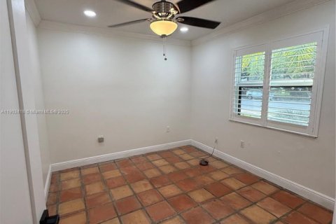 Casa en alquiler en Miami, Florida, 5 dormitorios, 230.86 m2 № 1954399 - foto 23