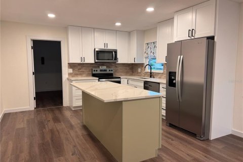 Villa ou maison à louer à Tavares, Floride: 3 chambres, 120.31 m2 № 2413868 - photo 7