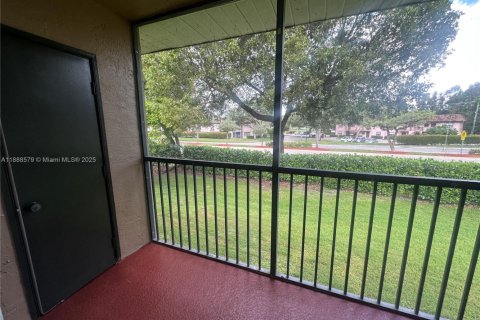 Condominio en alquiler en Pembroke Pines, Florida, 2 dormitorios, 84.91 m2 № 1941216 - foto 6