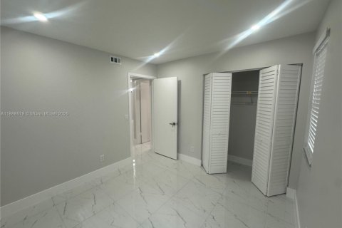 Condominio en alquiler en Pembroke Pines, Florida, 2 dormitorios, 84.91 m2 № 1941216 - foto 12