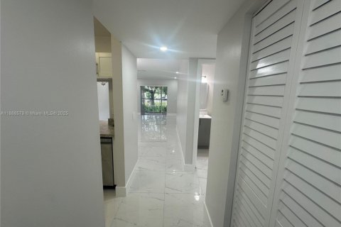 Condominio en alquiler en Pembroke Pines, Florida, 2 dormitorios, 84.91 m2 № 1941216 - foto 4
