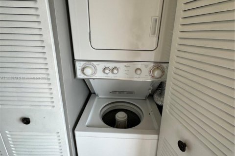 Condominio en alquiler en Pembroke Pines, Florida, 2 dormitorios, 84.91 m2 № 1941216 - foto 16