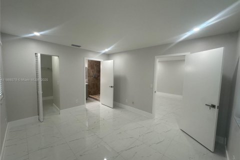 Condominio en alquiler en Pembroke Pines, Florida, 2 dormitorios, 84.91 m2 № 1941216 - foto 8