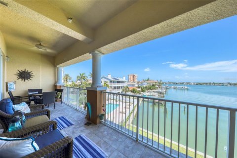 Condominio en alquiler en Redington Shores, Florida, 3 dormitorios, 185.34 m2 № 1792301 - foto 3