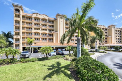 Condominio en alquiler en Redington Shores, Florida, 3 dormitorios, 185.34 m2 № 1792301 - foto 2