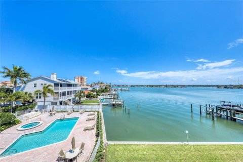 Condominio en alquiler en Redington Shores, Florida, 3 dormitorios, 185.34 m2 № 1792301 - foto 5