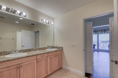 Condominio en alquiler en Redington Shores, Florida, 3 dormitorios, 185.34 m2 № 1792301 - foto 18