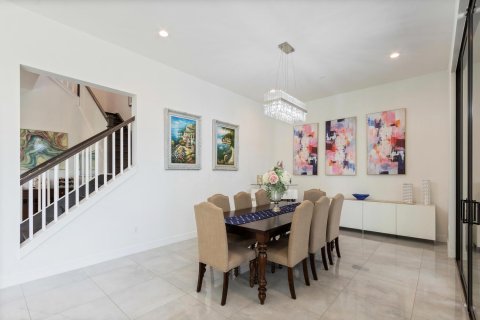 House in Boynton Beach, Florida 5 bedrooms, 386.57 sq.m. № 2263555 - photo 17