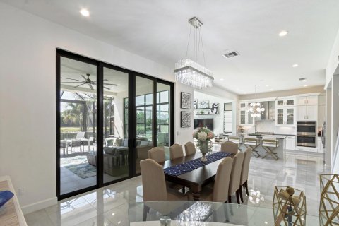 House in Boynton Beach, Florida 5 bedrooms, 386.57 sq.m. № 2263555 - photo 20