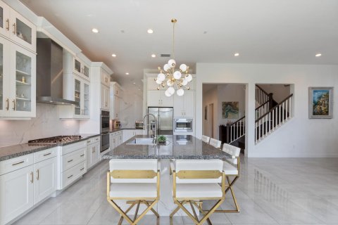 House in Boynton Beach, Florida 5 bedrooms, 386.57 sq.m. № 2263555 - photo 12
