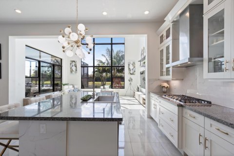 House in Boynton Beach, Florida 5 bedrooms, 386.57 sq.m. № 2263555 - photo 14