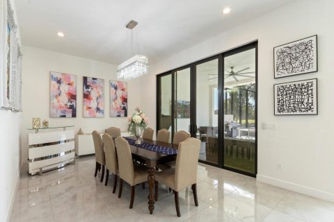 House in Boynton Beach, Florida 5 bedrooms, 386.57 sq.m. № 2263555 - photo 19