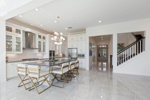 House in Boynton Beach, Florida 5 bedrooms, 386.57 sq.m. № 2263555 - photo 11