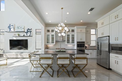 House in Boynton Beach, Florida 5 bedrooms, 386.57 sq.m. № 2263555 - photo 9