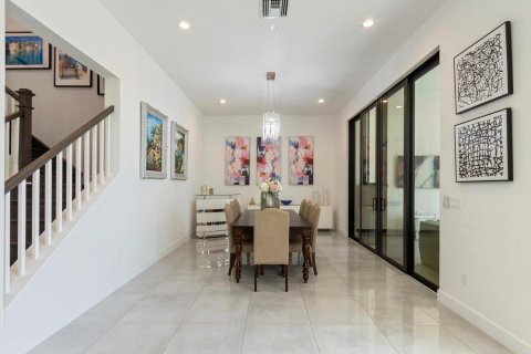 House in Boynton Beach, Florida 5 bedrooms, 386.57 sq.m. № 2263555 - photo 18