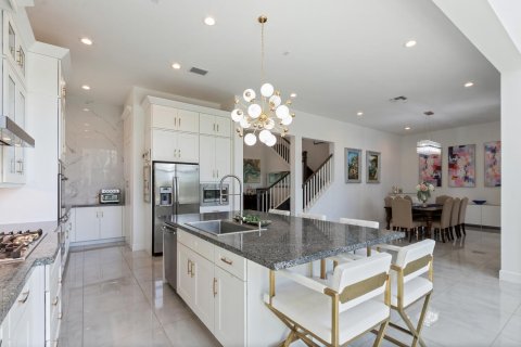 House in Boynton Beach, Florida 5 bedrooms, 386.57 sq.m. № 2263555 - photo 13