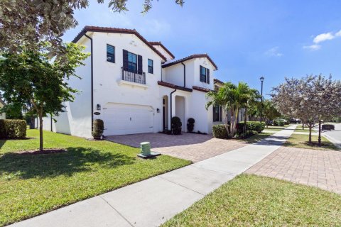House in Boynton Beach, Florida 5 bedrooms, 386.57 sq.m. № 2263555 - photo 3