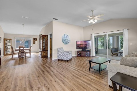 House in Leesburg, Florida 2 bedrooms, 123.19 sq.m. № 1913772 - photo 5