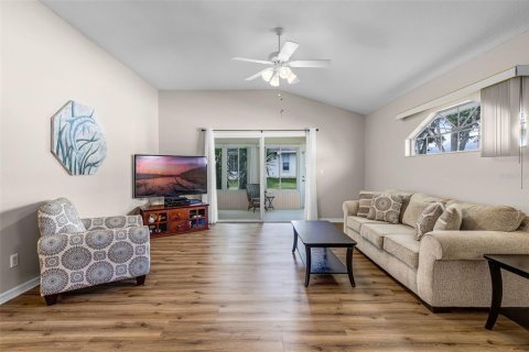 House in Leesburg, Florida 2 bedrooms, 123.19 sq.m. № 1913772 - photo 4