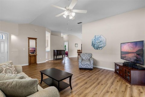 House in Leesburg, Florida 2 bedrooms, 123.19 sq.m. № 1913772 - photo 8