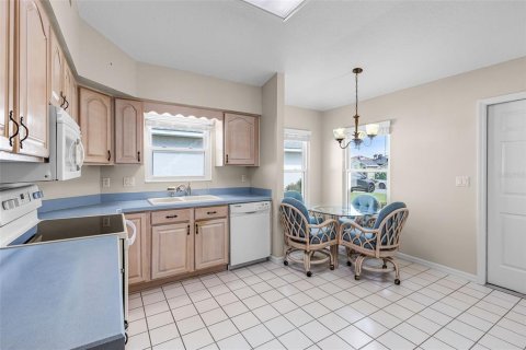 House in Leesburg, Florida 2 bedrooms, 123.19 sq.m. № 1913772 - photo 12
