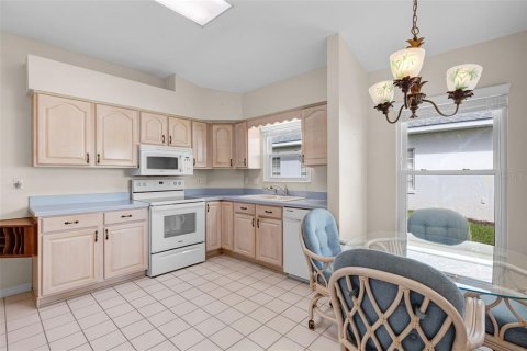 House in Leesburg, Florida 2 bedrooms, 123.19 sq.m. № 1913772 - photo 13