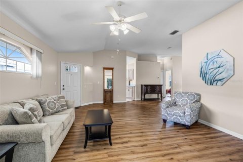House in Leesburg, Florida 2 bedrooms, 123.19 sq.m. № 1913772 - photo 6