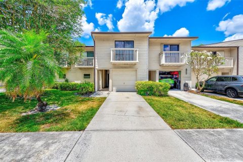 Townhouse in Pinellas Park, Florida 2 bedrooms, 115.66 sq.m. № 2277072