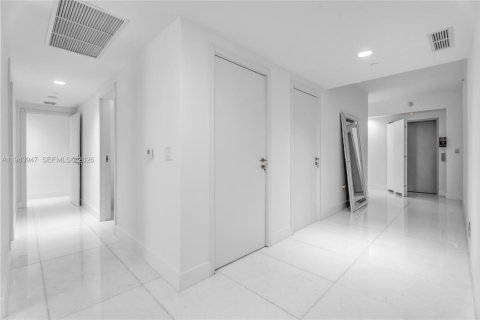 Condo in Miami, Florida, 3 bedrooms  № 2061750 - photo 23