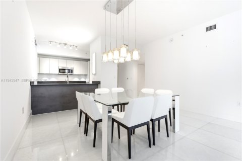 Condo in Miami, Florida, 3 bedrooms  № 2061750 - photo 7