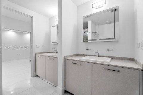 Condo in Miami, Florida, 3 bedrooms  № 2061750 - photo 19