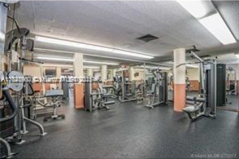 Copropriété à vendre à Hallandale Beach, Floride: 2 chambres, 124.49 m2 № 1783565 - photo 12