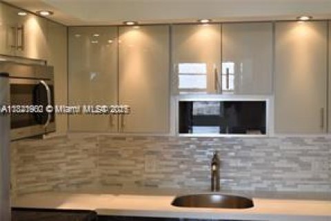 Copropriété à vendre à Hallandale Beach, Floride: 2 chambres, 124.49 m2 № 1783565 - photo 1