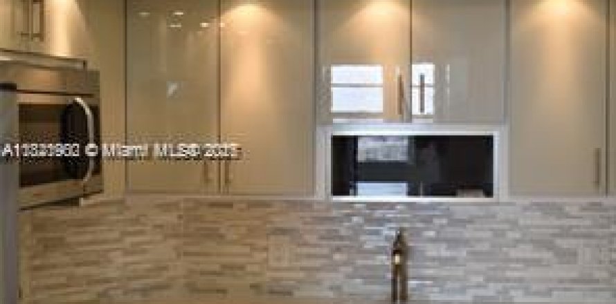 Condo à Hallandale Beach, Floride, 2 chambres  № 1783565