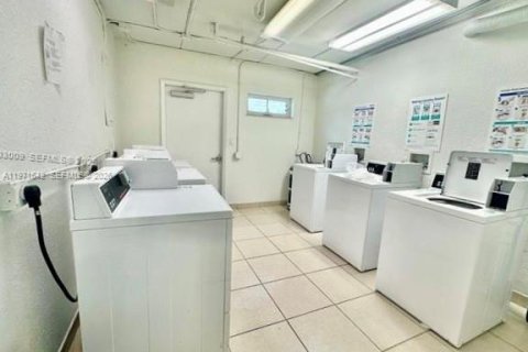 Снять в аренду кондоминиум в Форт-Лодердейл, Флорида 1 спальня, 42.64м2, № 2032564 - фото 15