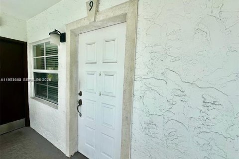 Снять в аренду кондоминиум в Форт-Лодердейл, Флорида 1 спальня, 42.64м2, № 2032564 - фото 8