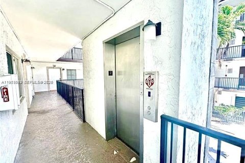 Снять в аренду кондоминиум в Форт-Лодердейл, Флорида 1 спальня, 42.64м2, № 2032564 - фото 14