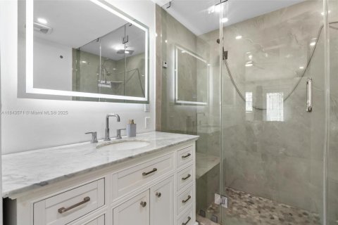 House in Hollywood, Florida 4 bedrooms, 233.28 sq.m. № 1836578 - photo 9