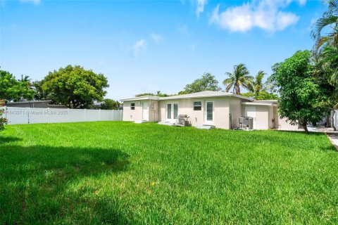 House in Hollywood, Florida 4 bedrooms, 233.28 sq.m. № 1836578 - photo 21