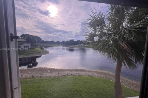 Condominio en venta en Tamarac, Florida, 2 dormitorios, 108.05 m2 № 1748153 - foto 18