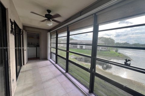 Condominio en venta en Tamarac, Florida, 2 dormitorios, 108.05 m2 № 1748153 - foto 16