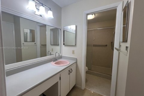 Condominio en venta en Tamarac, Florida, 2 dormitorios, 108.05 m2 № 1748153 - foto 10