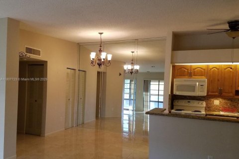 Condominio en venta en Tamarac, Florida, 2 dormitorios, 108.05 m2 № 1748153 - foto 3