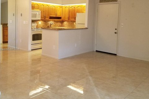 Condominio en venta en Tamarac, Florida, 2 dormitorios, 108.05 m2 № 1748153 - foto 2