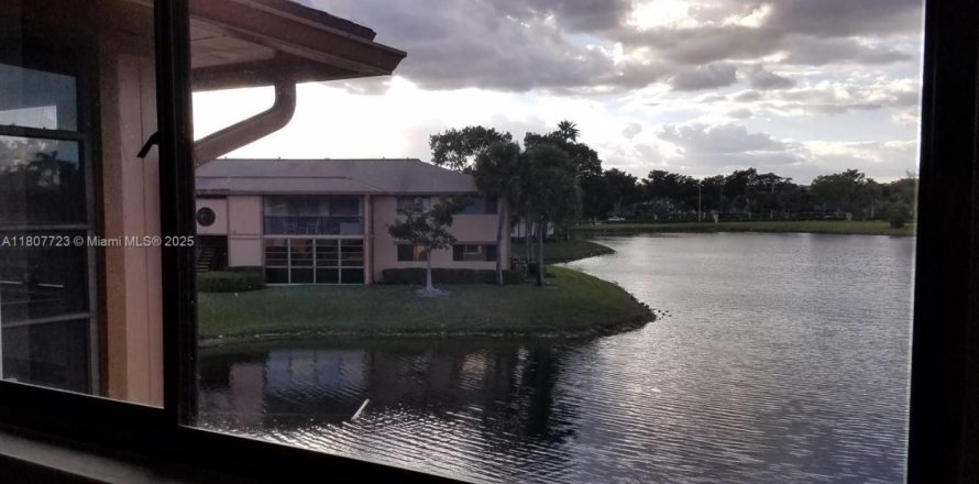 Condominio en Tamarac, Florida, 2 dormitorios  № 1748153