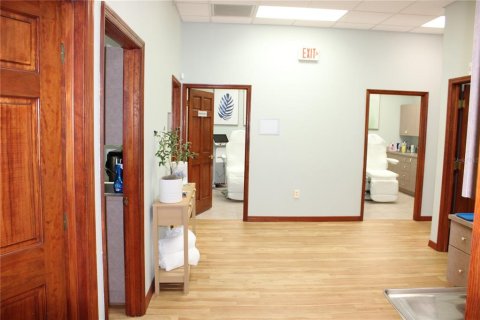 Commercial property in Palm Harbor, Florida 178.37 sq.m. № 2213746 - photo 14