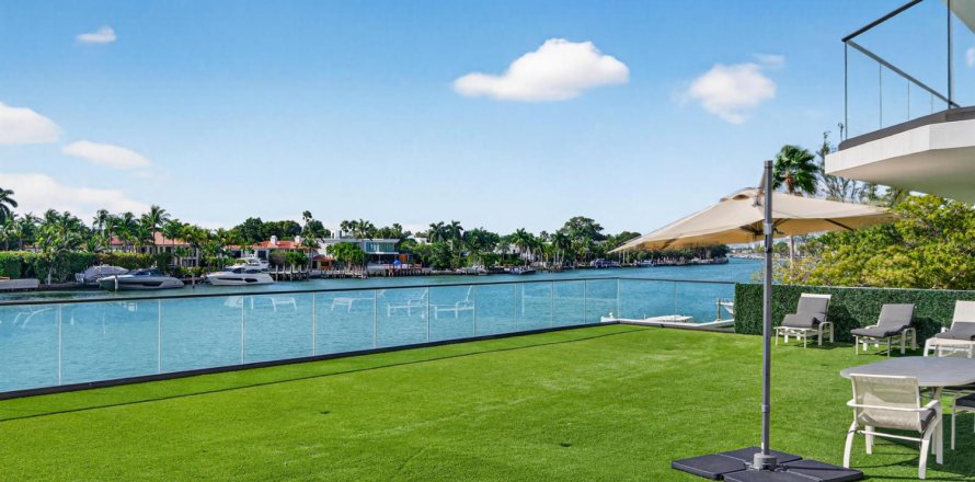 Condominio en Miami Beach, Florida, 2 dormitorios  № 2145983
