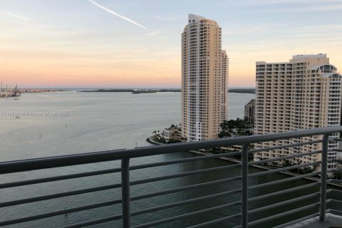 Condo in Miami, Florida, 3 bedrooms  № 1891498 - photo 2